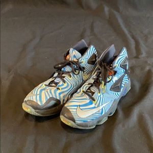 Nike Lebron James hightop basketball shoe